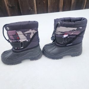 🍭2/$15 AdoraBaby size 8 camo snow boots used good